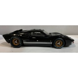 SHELBY COLLECTIBLES SHELBY 402  1/18 DIE CAST FORD GT40 MKII  NEGRO RAYAS PLATA