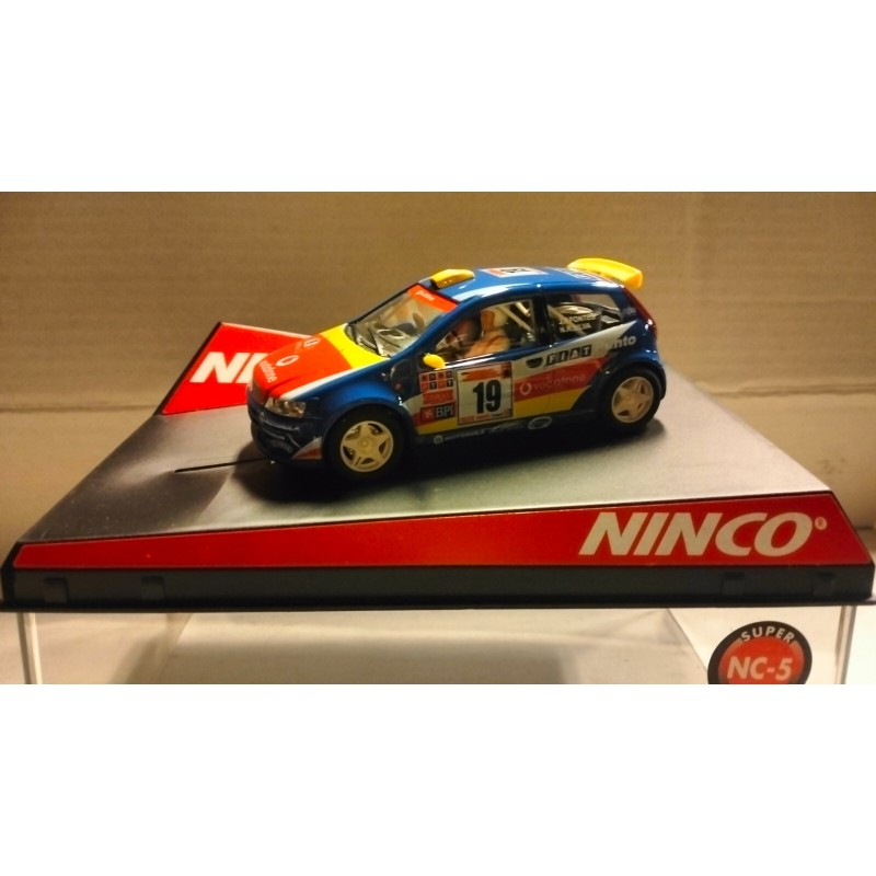 qq 50336 NINCO FIAT PUNTO SUPER 1600 VODAFONE -19 JP FONTES *
